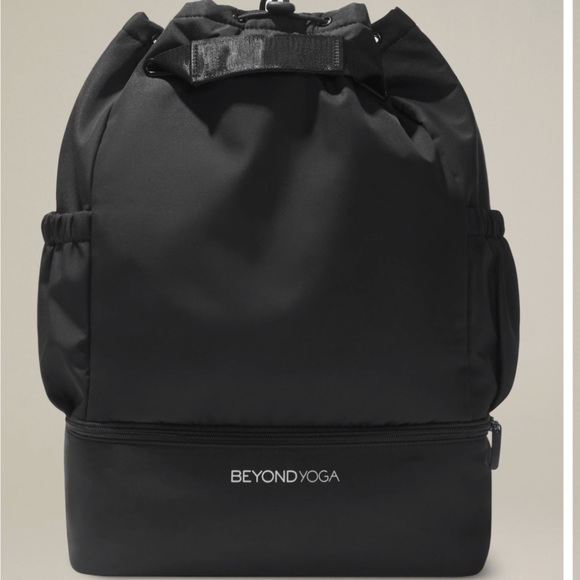 Beyond Yoga Black Convertible Gym Bag - Picture 1 of 3